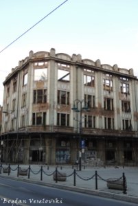 02. Destroyed building with bullet holes on Mula Mustafe Bašeskije Street