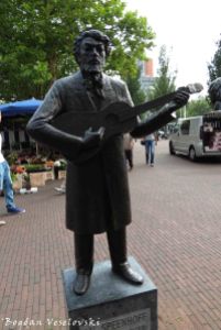 09. Statue of singer J. H. Speenhoff