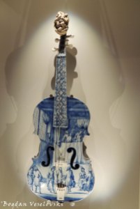 24. Rijksmuseum - Delft blue porcelain violin