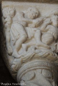 27. Detail of colonnade - Porta dello zodiaco