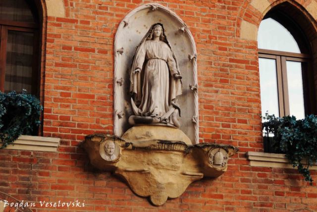 20. Statue of Mary