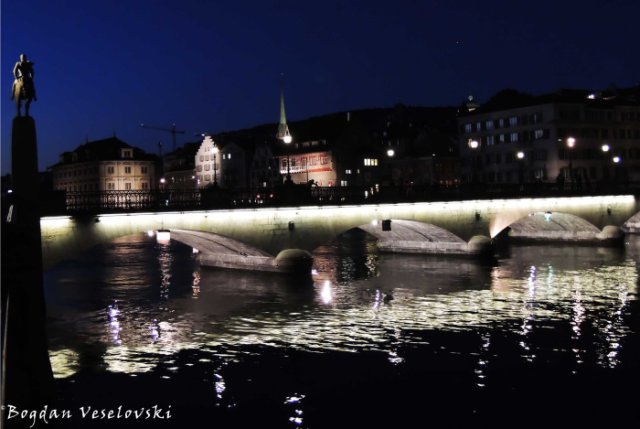11. Münsterbrücke over Limmat river by night