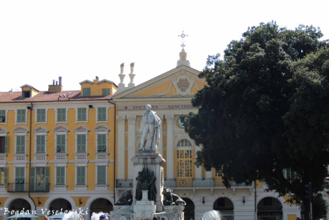 29. Monument to Giuseppe Garibaldi in front of Chapelle du Saint-Sépulcre de Nice