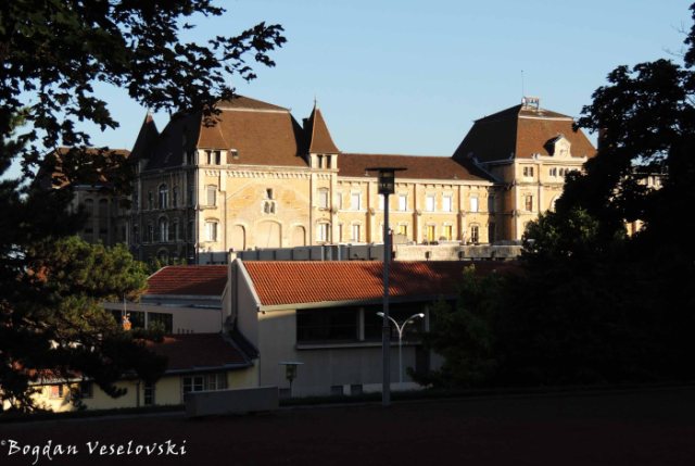 41. Lycée de Saint-Just