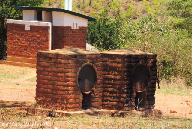 Mauvuni (cooking ovens)