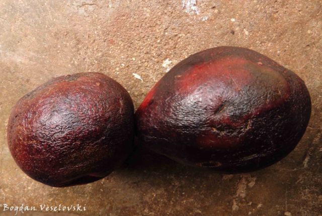 Mapeyala (avocado pears)