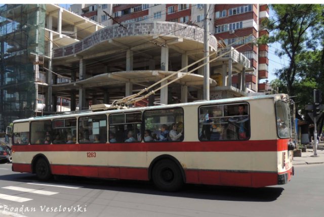 Trolley bus