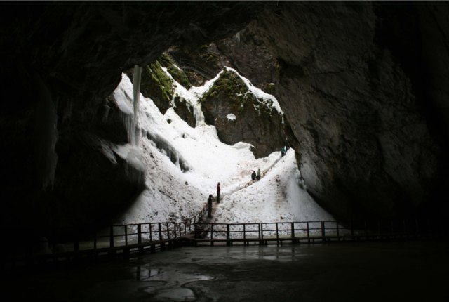 Peștera Ghețarul de la Scărișoara (Glacier from Scărișoara Cave)