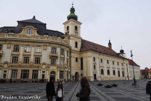 Primăria Sibiu & Biserica parohială romano-catolică 'Sf. Treime' (Sibiu City Hall & 'St. Trinity' Roman-Catholic Church)