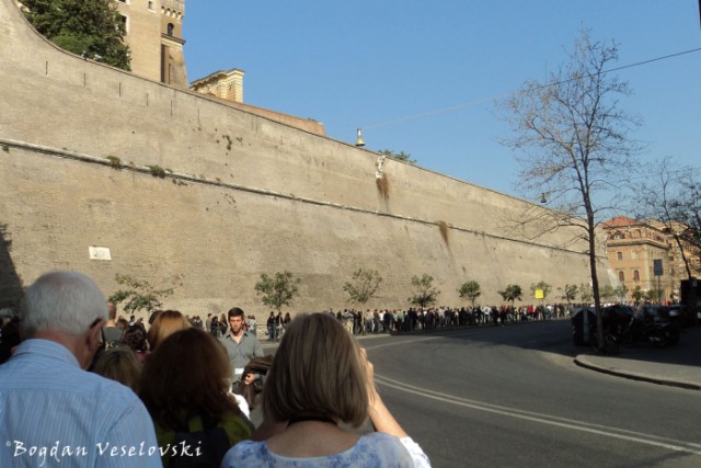 Queue for the Vatican Museums