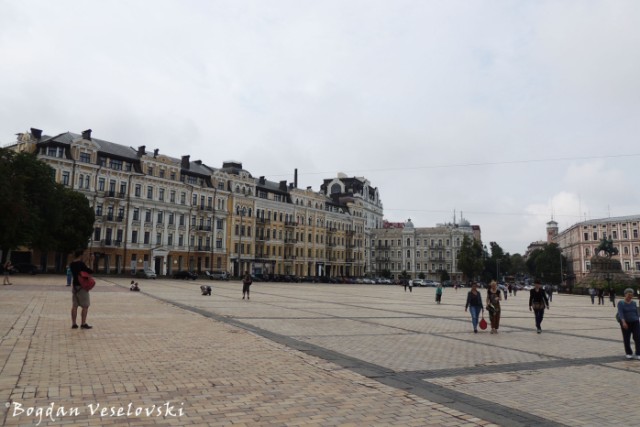 Mykhailivska Square (Михайлівська площа)
