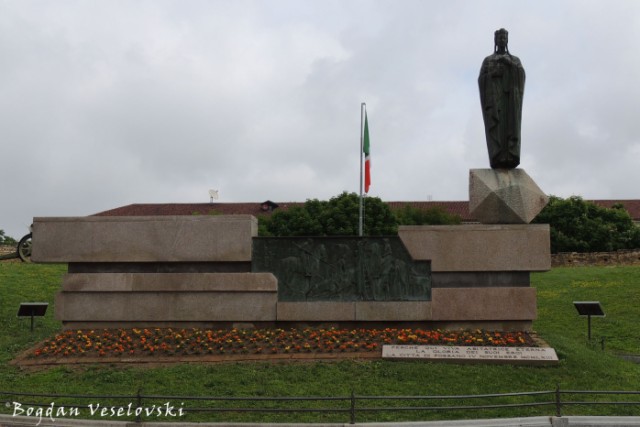 Monumento ai caduti, Piazza del Salice