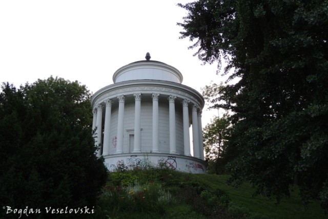Temple of Vesta in Saxon Garden, Warsaw (Wodozbiór w Ogrodzie Saskim)