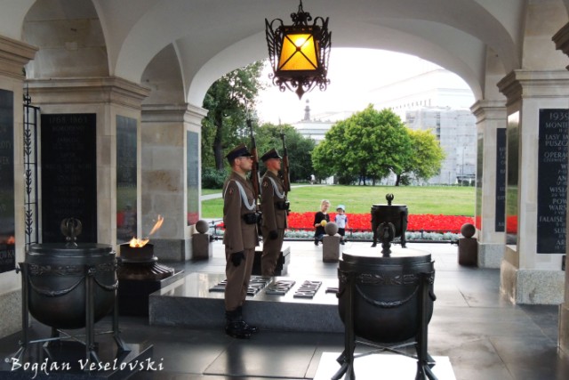 Eternal flame and honor guard of the Tomb of the Unknown Soldier, Warsaw (Grób Nieznanego Żołnierza)