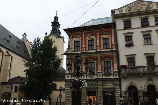 Latin Cathedral & Renaissance Houses in Market Square (Scholz-Wolf House & House of Giebl)