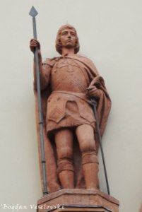 Figurine on the central portal of Pinerolo Cathedral (Cattedrale di San Donato)