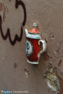 Wall teapot