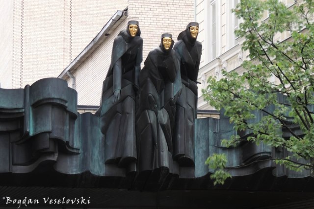 Lithuanian National Drama Theatre statues
