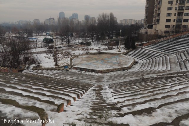 Amfiteatrul Abandonat, București (The Abandoned Amphitheatre)