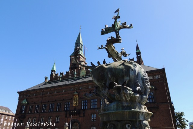 Dragespringvandet & Københavns Rådhus (Dragon Fountain & Copenhagen City Hall)