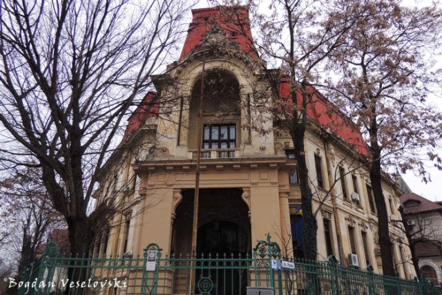 8, Polonă Str., Constantin Geblescu Villa (1912, arch Petre Antonescu, French-Reneissance ecletic style with baroque elements)