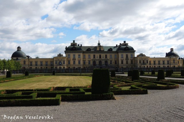 Drottningholms slott (Drottningholm Palace - view from the gardens)
