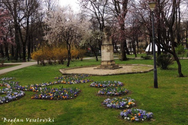 Kiseleff Park - Monument to Barbu Ștefănescu Delavrancea