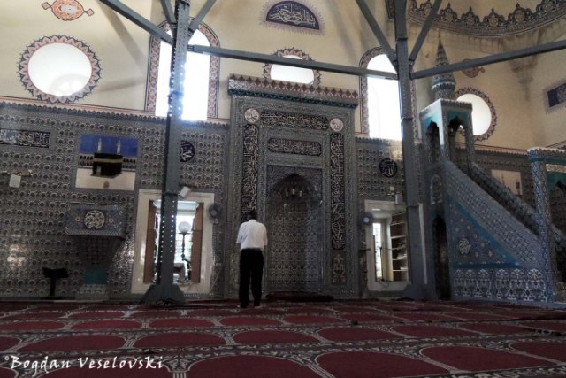 Баня баши джамия (Interior of Banya Bashi Mosque, Sofia)