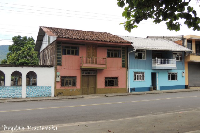 Houses in Huambi