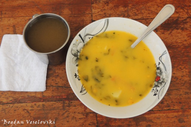 Potato soup & tomate de árbol (tamarillo) juice