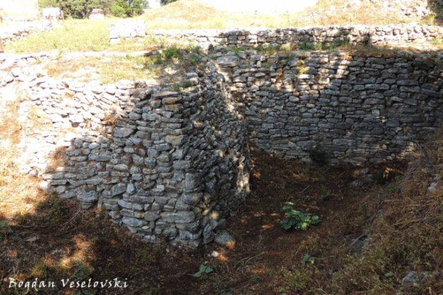 Troia I - Savunma Duvarı (Fortification Wall)