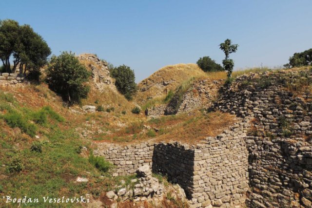 Troia II - Citadel walls