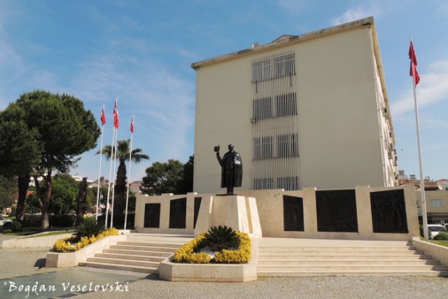 Monument to Atatürk, Selçuk