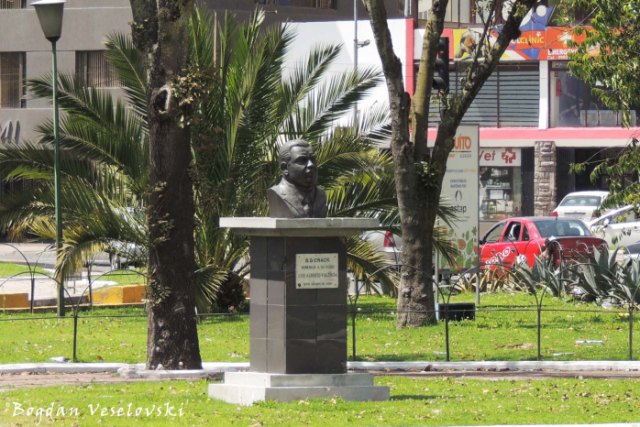 Plaza Argentina - Monument to Luis Alberto Valencia