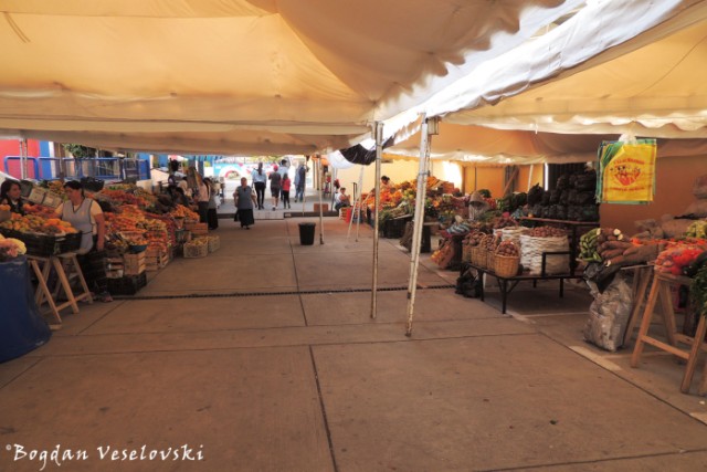 Fruit & vegetable market