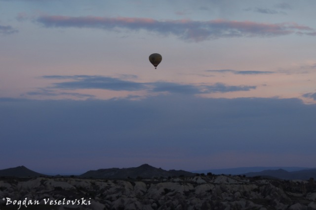 Göreme at dawn - hot air balloon
