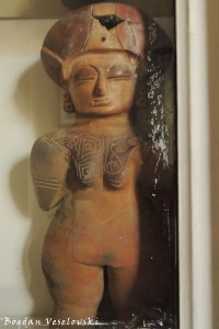 Pre-columbian statuette