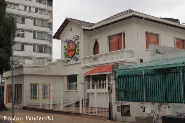 Lizardo Garcia Str. - Quito Burger