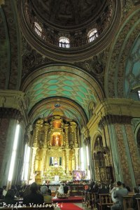 The high altar of Iglesia de El Sagrario